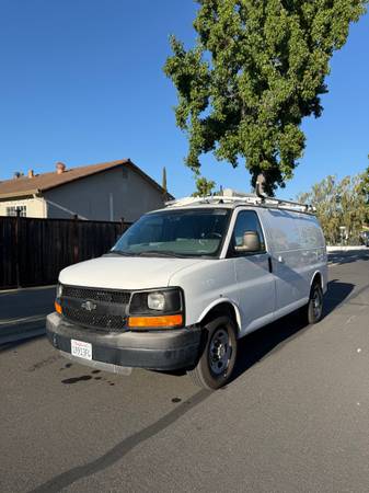 2012 Chevrolet Express 3500 Work Van Rear-wheel Drive Cargo Van Automatic — photo 1