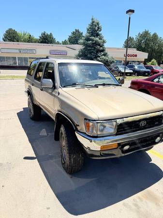1995 Toyota 4runner SR5 V6 4dr SUV — photo 1