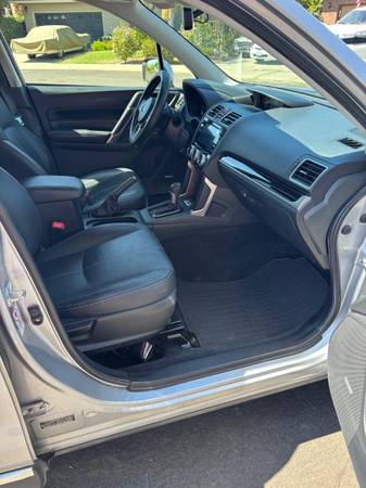 2017 Subaru Forest 5i — photo 2