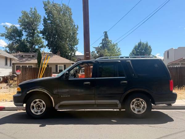 1998 Lincoln Navigator Base 4dr SUV — photo 1