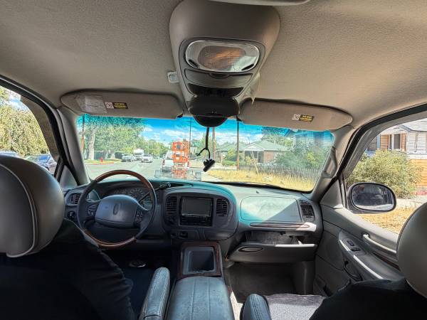 1998 Lincoln Navigator Base 4dr SUV — photo 7