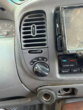 1998 Lincoln Navigator Base 4dr SUV — photo 9