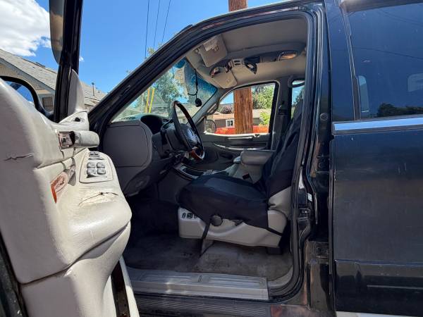 1998 Lincoln Navigator Base 4dr SUV — photo 3