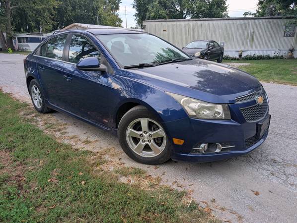 2013 Chevrolet Cruze LT 4dr Sedan Automatic — photo 2