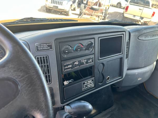 2005 Nissan International Ft — photo 10