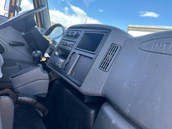 2005 Nissan International Ft — photo 6