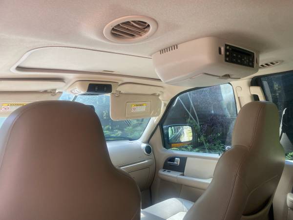 2004 Ford Expedition XLS 4x2 Automatic — photo 9