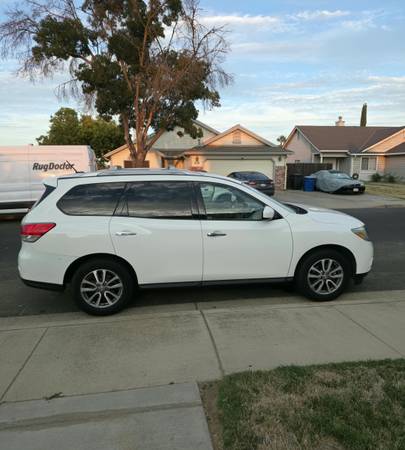 2015 Nissan Pathfinder S 4dr 4x4 CVT — photo 2