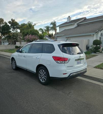 2015 Nissan Pathfinder S 4dr 4x4 CVT — photo 4