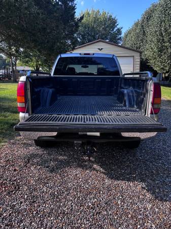 2003 GMC Sierra 1500 SLE 4x2 Regular Cab 8 ft. box 133 in. WB Manual — photo 5