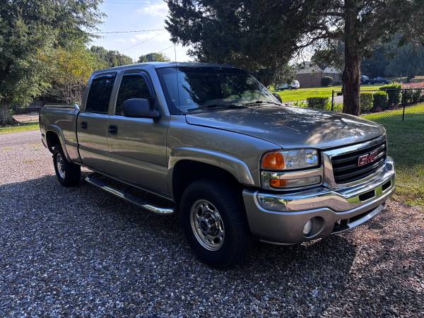 2003 GMC Sierra 1500 SLE 4x2 Regular Cab 8 ft. box 133 in. WB Manual — photo 2