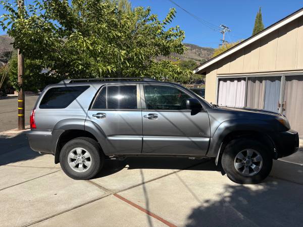 2007 Toyota 4runner SR5 V6 4x2 Automatic — photo 1