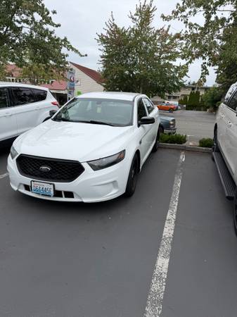 2018 Ford Taurus SE — photo 2
