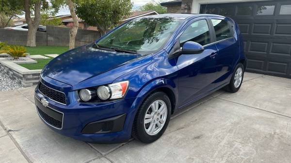 2014 Chevrolet Sonic LT Manual 4dr Hatchback Manual — photo 2