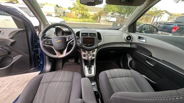 2014 Chevrolet Sonic LT Manual 4dr Hatchback Manual — photo 9