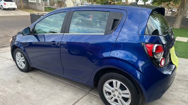 2014 Chevrolet Sonic LT Manual 4dr Hatchback Manual — photo 3