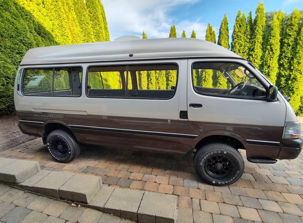 1994 Toyota Hiace Microbus — photo 2