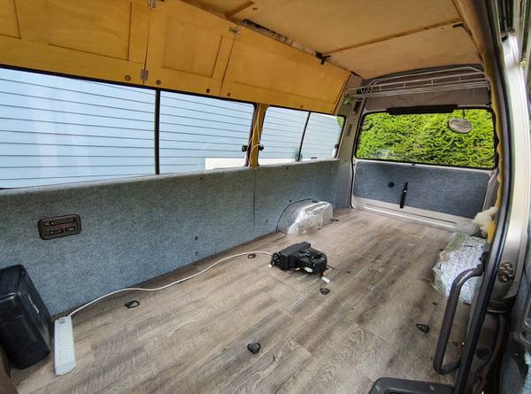 1994 Toyota Hiace Microbus — photo 7