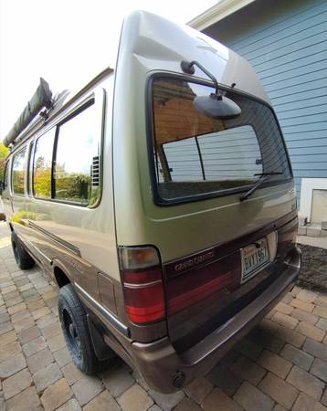 1994 Toyota Hiace Microbus — photo 4