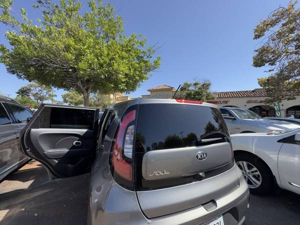 2017 KIA Soul + 4dr Hatchback Automatic — photo 3