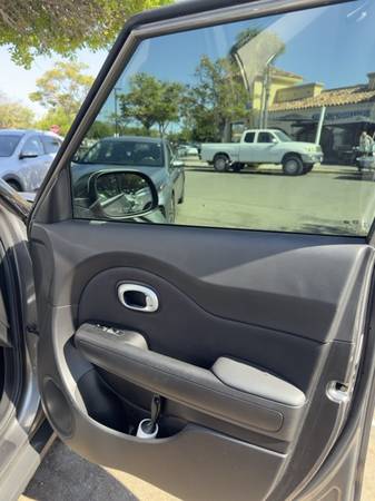 2017 KIA Soul + 4dr Hatchback Automatic — photo 6