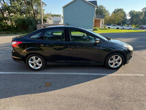 2014 Ford Focus S 4dr Sedan Automatic — photo 4