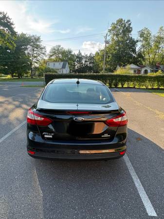2014 Ford Focus S 4dr Sedan Automatic — photo 5