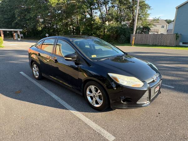 2014 Ford Focus S 4dr Sedan Automatic — photo 3