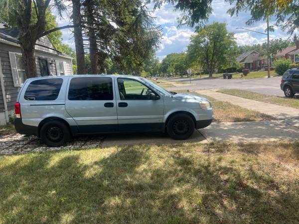 2007 Saturn Relay 1 Front-wheel Drive Passenger Van Automatic — photo 1