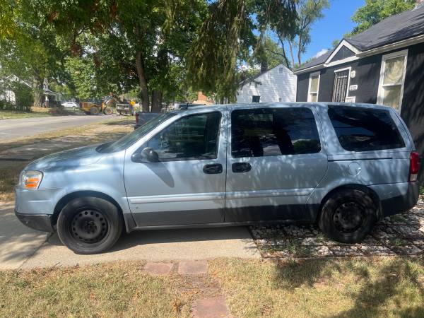 2007 Saturn Relay 1 Front-wheel Drive Passenger Van Automatic — photo 3