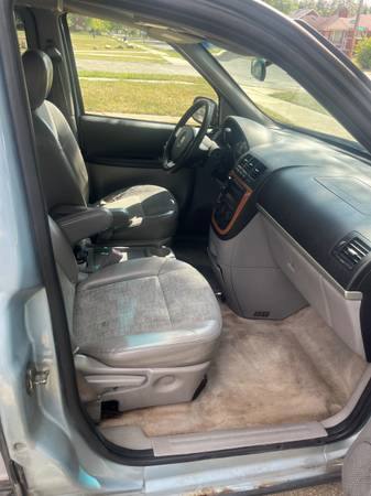 2007 Saturn Relay 1 Front-wheel Drive Passenger Van Automatic — photo 5