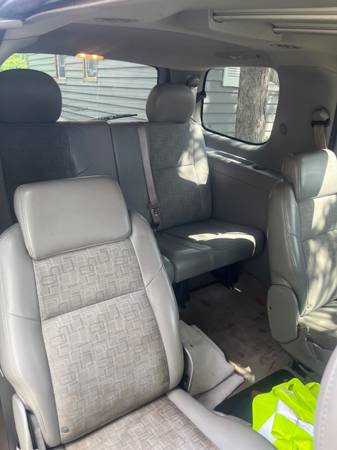 2007 Saturn Relay 1 Front-wheel Drive Passenger Van Automatic — photo 7