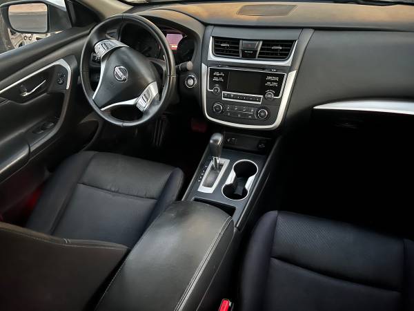 2016 Nissan Altima 2.5 SR — photo 12
