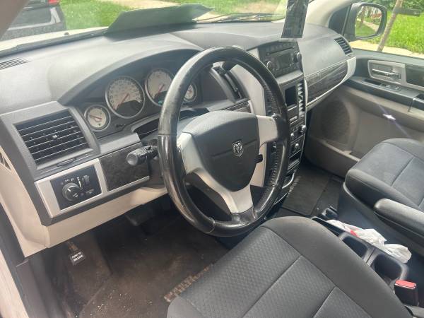 2010 Dodge Grand Caravan C/V Cargo Van Automatic — photo 5