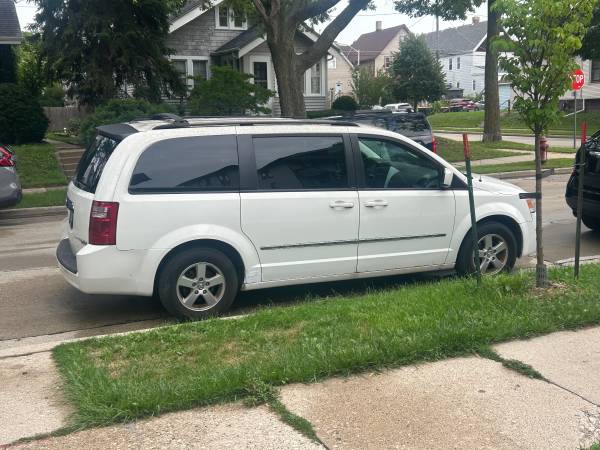 2010 Dodge Grand Caravan C/V Cargo Van Automatic — photo 2