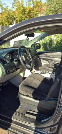 2016 Dodge Grand Caravan SE — photo 2