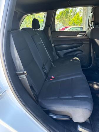2017 Jeep Grand Cherokee Laredo — photo 10