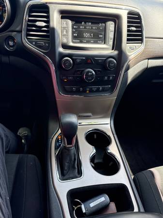 2017 Jeep Grand Cherokee Laredo — photo 11