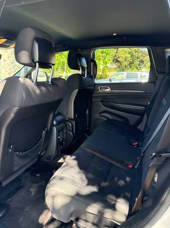 2017 Jeep Grand Cherokee Laredo — photo 8