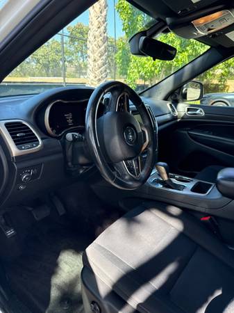 2017 Jeep Grand Cherokee Laredo — photo 6