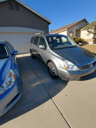 2012 KIA Sedona EX — photo 2