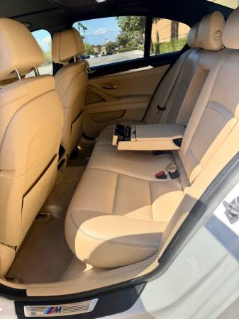 2015 BMW 550i Sport — photo 9