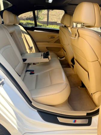 2015 BMW 550i Sport — photo 11