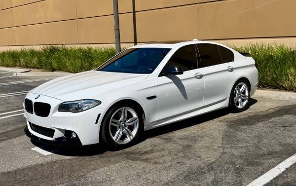 2015 BMW 550i Sport — photo 2