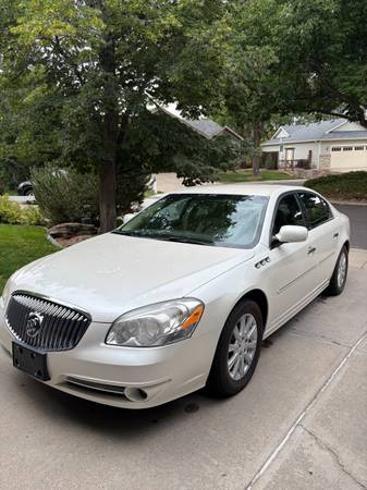 2011 Buick Lucerne CXL — photo 1