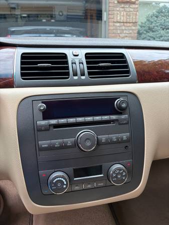 2011 Buick Lucerne CXL — photo 7