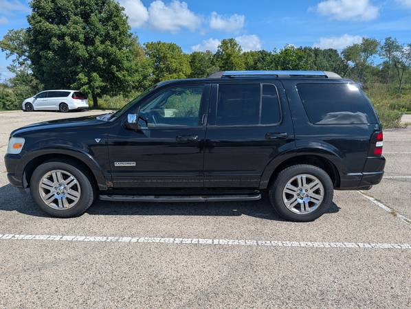 2007 Ford Explorer Limited V8 4dr 4x4 Automatic — photo 1