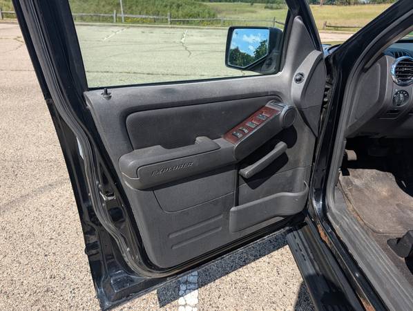2007 Ford Explorer Limited V8 4dr 4x4 Automatic — photo 5