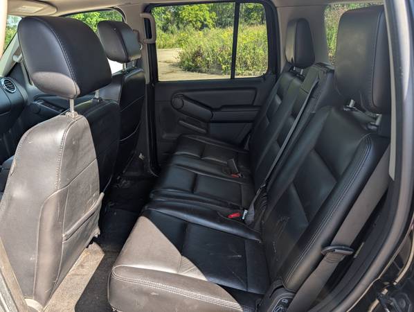 2007 Ford Explorer Limited V8 4dr 4x4 Automatic — photo 4