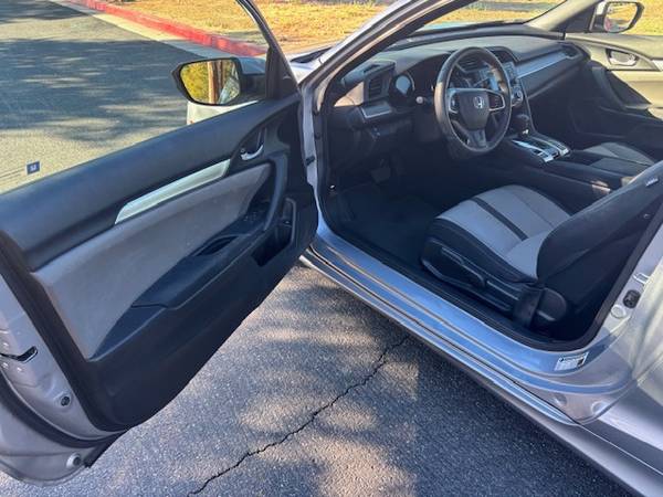 2017 Honda Civic LX-P — photo 5